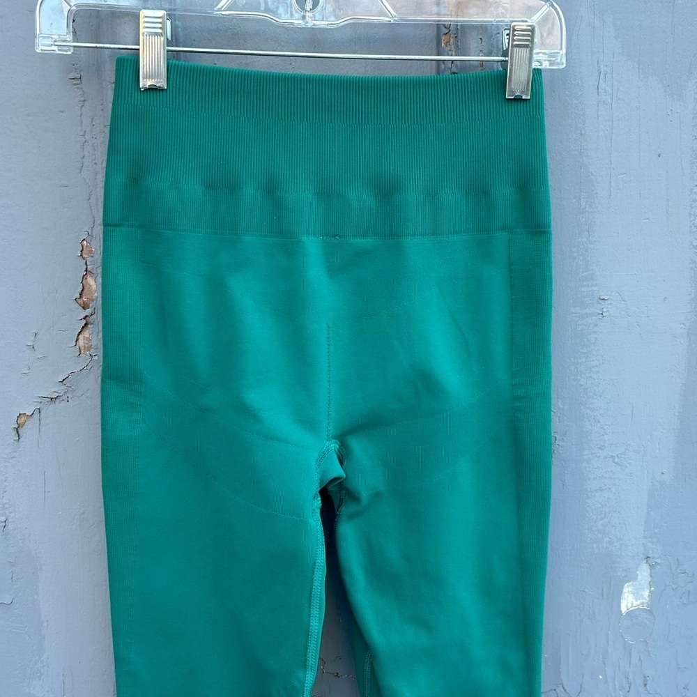 Lululemon Zone In Compression Tight, size 4 - Picture 7 of 9